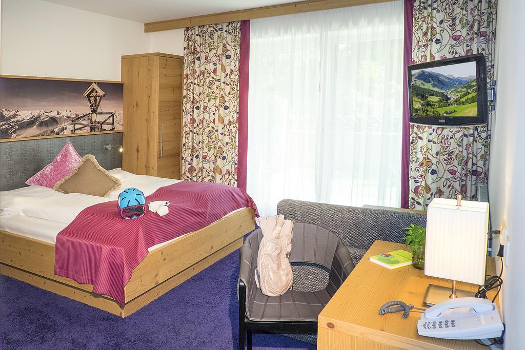 Hotel Talblick ซาลบาคฮินเทอร์เกลมม์ ภายนอก รูปภาพ